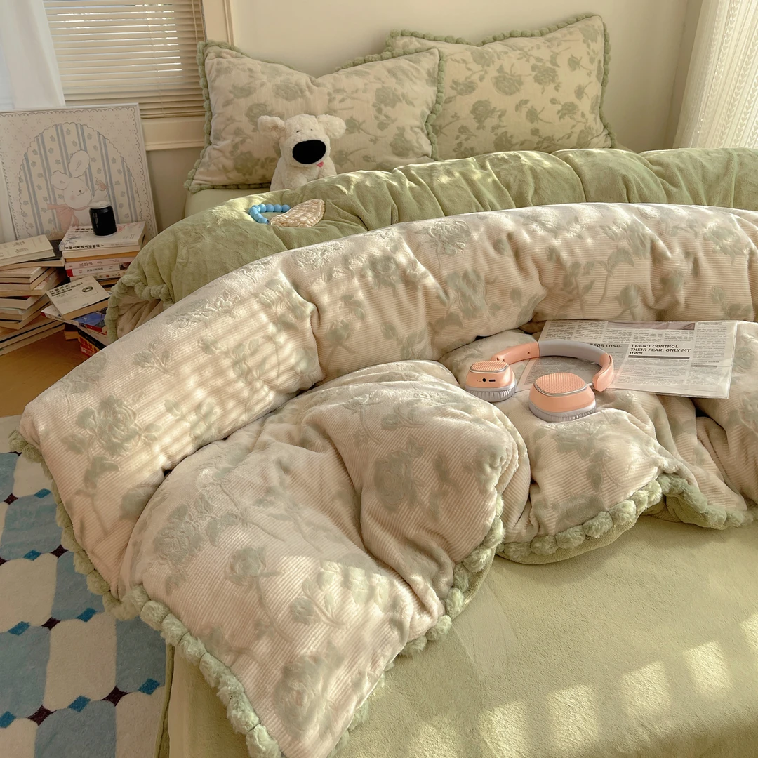 2025新款法式复古兔毛球雕花牛奶绒四件套