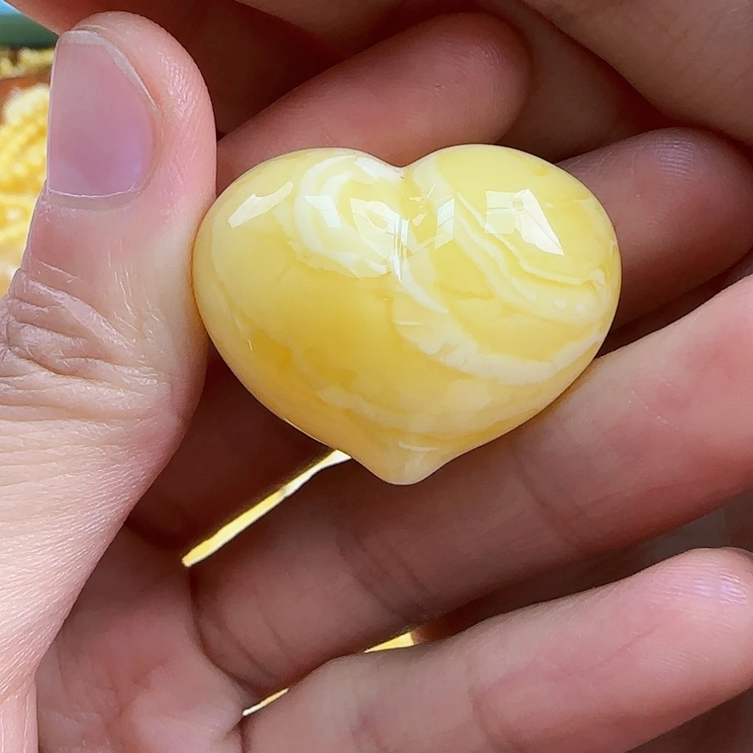 蜜蜡未镶嵌珠宝奇石