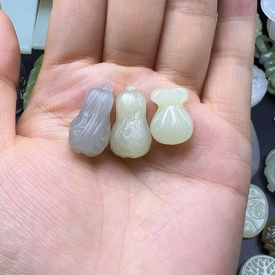 和田玉未镶嵌吊坠(赠链)秀*