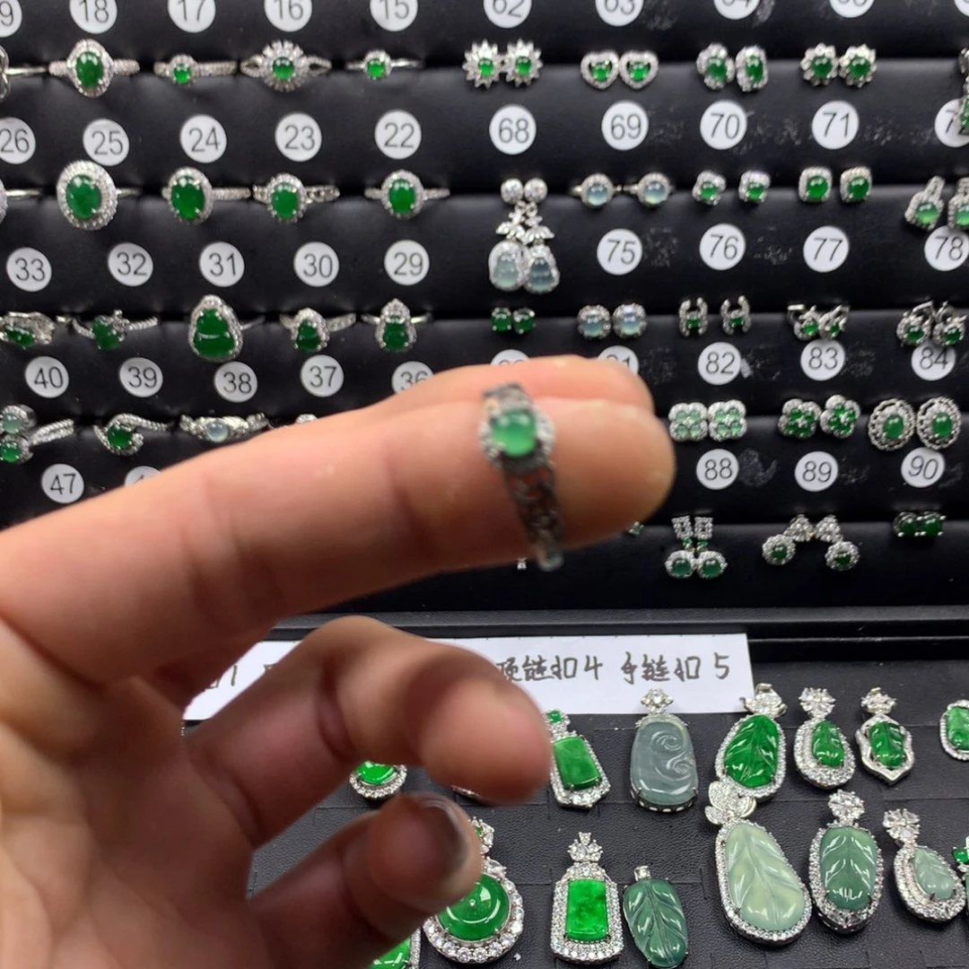 翡翠未镶嵌戒指戒指