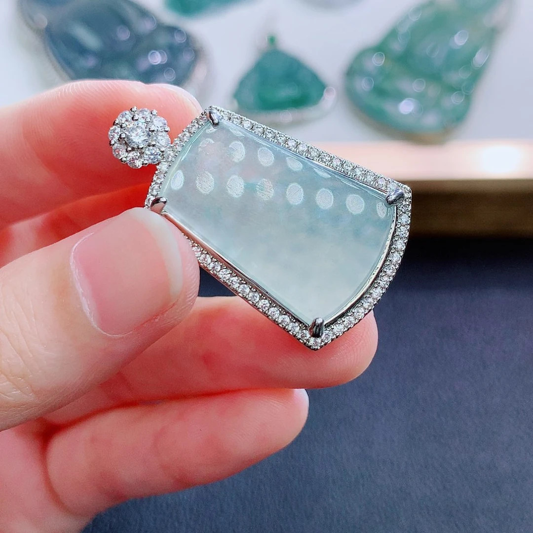 翡翠挂件未镶嵌翡翠