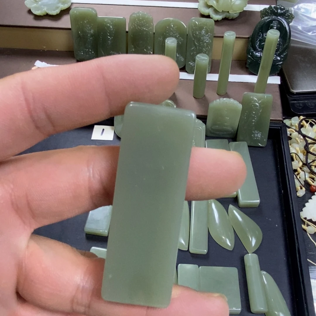 颈饰未镶嵌和田玉阿*里073