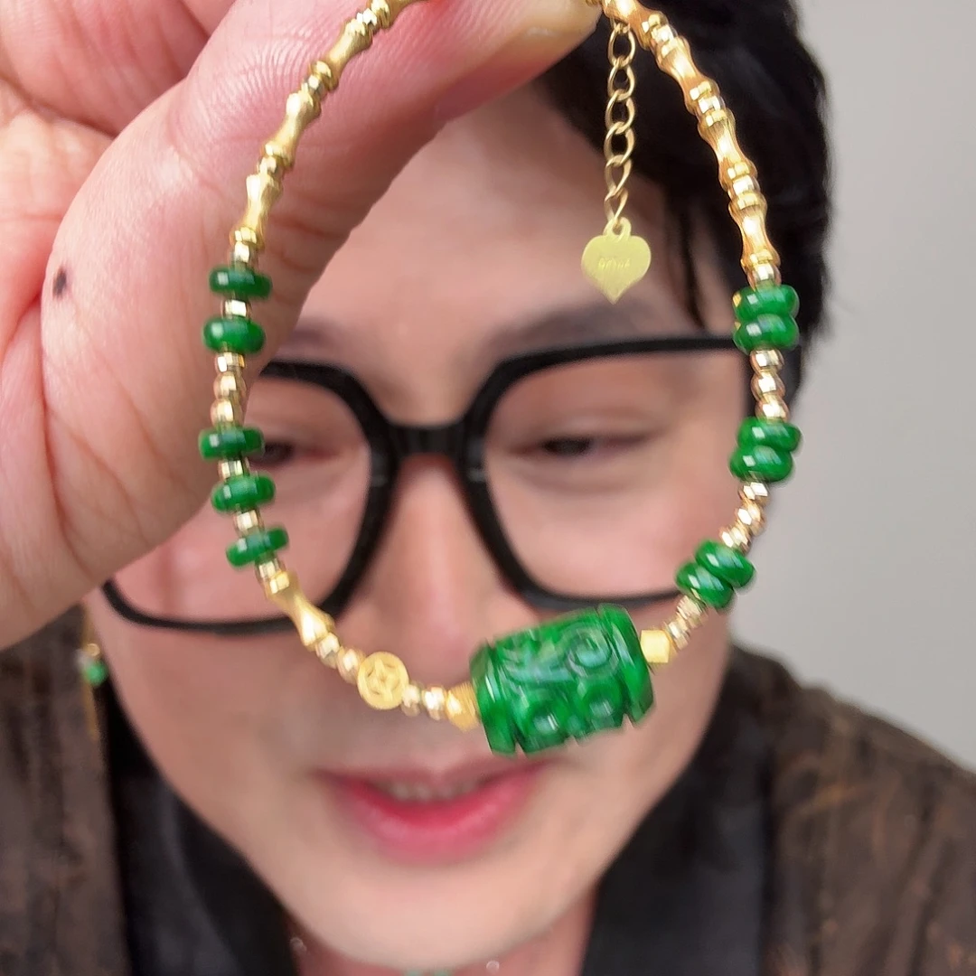 翡翠18K金镶嵌颈饰一件