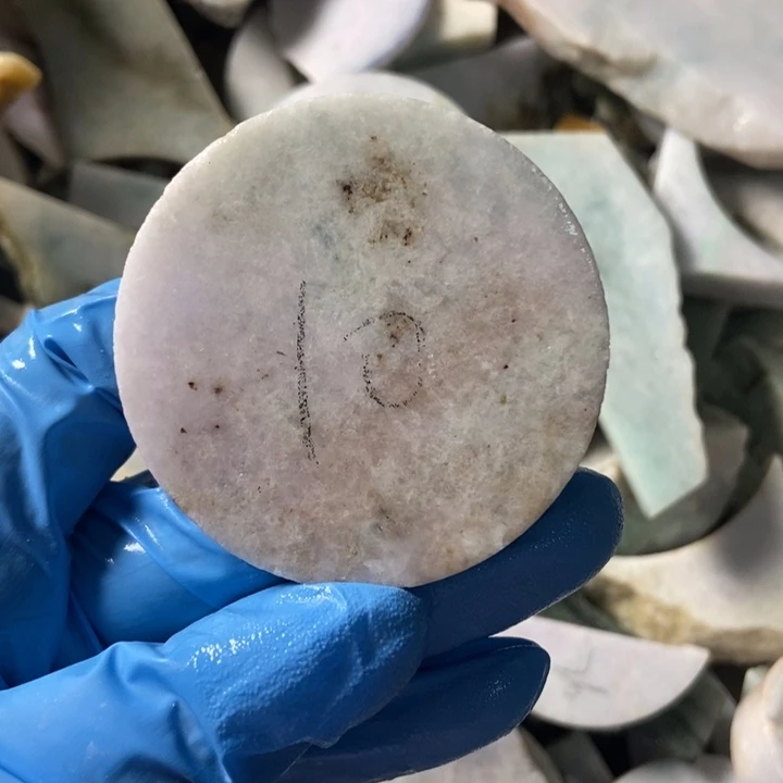 翡翠颈饰未镶嵌天然翡翠