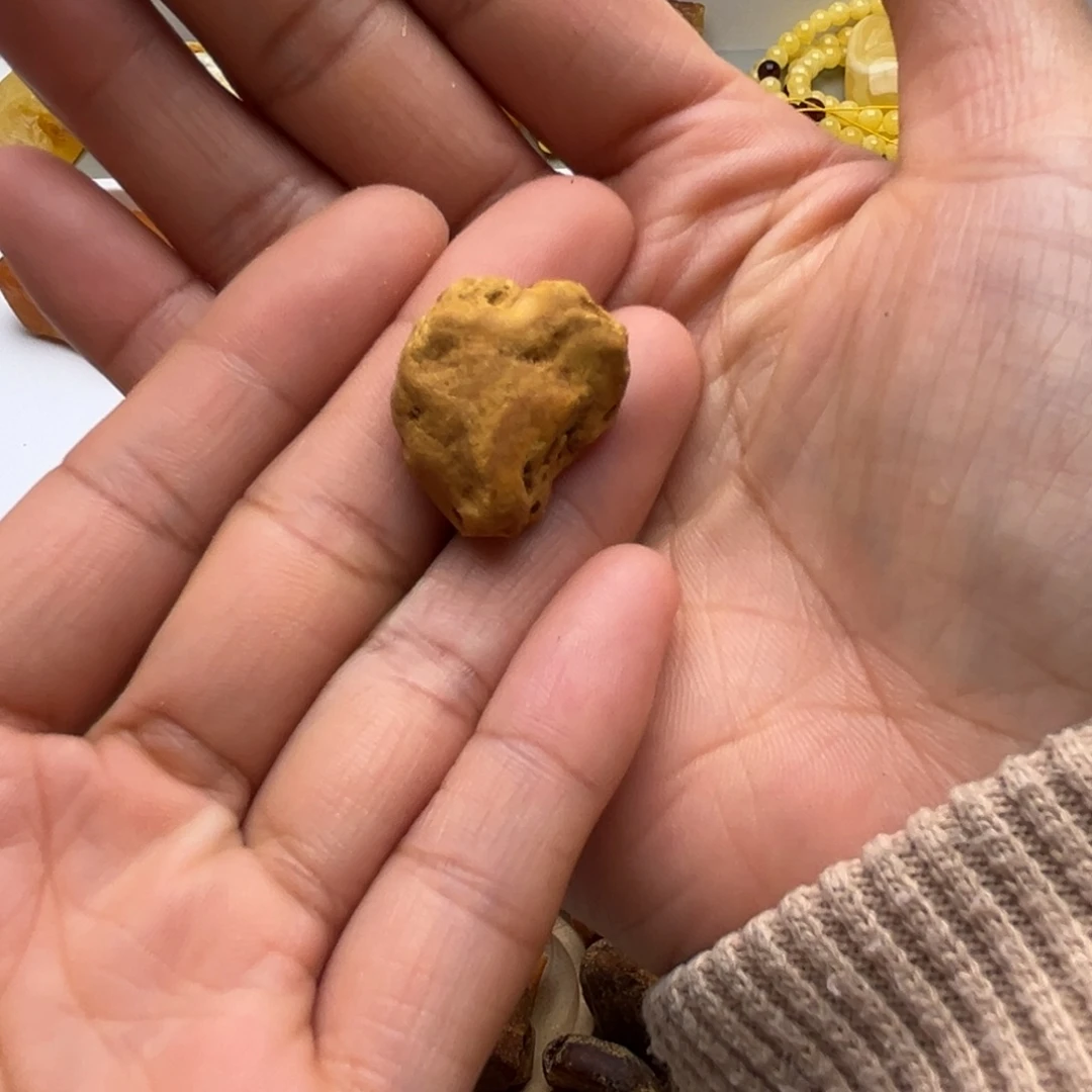 孙***然琥珀未镶嵌珠宝奇石蜜蜡定制饼子