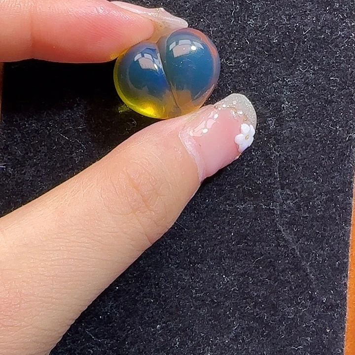 未镶嵌颈饰琥珀屁桃