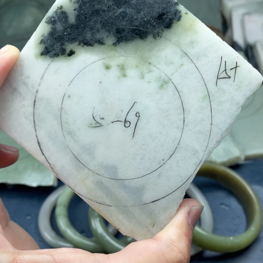 独山玉未镶嵌珠宝奇石定制手镯