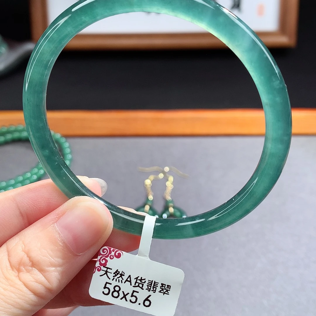 翡翠手镯（圆镯）未镶嵌
