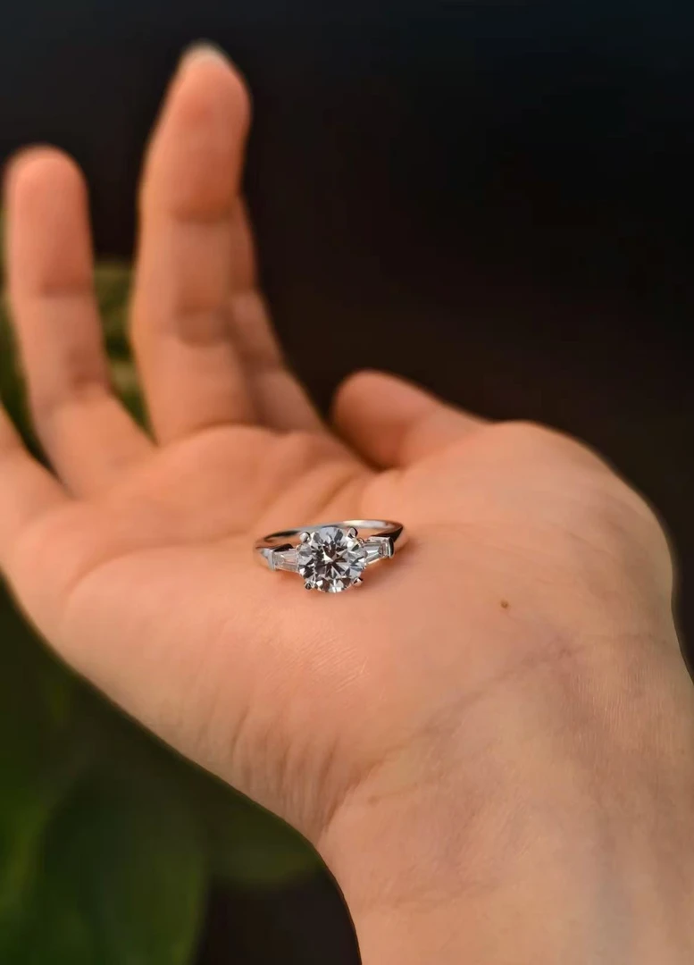 实验室培育钻石 两克拉 圆形三石款戒指 （不议价）