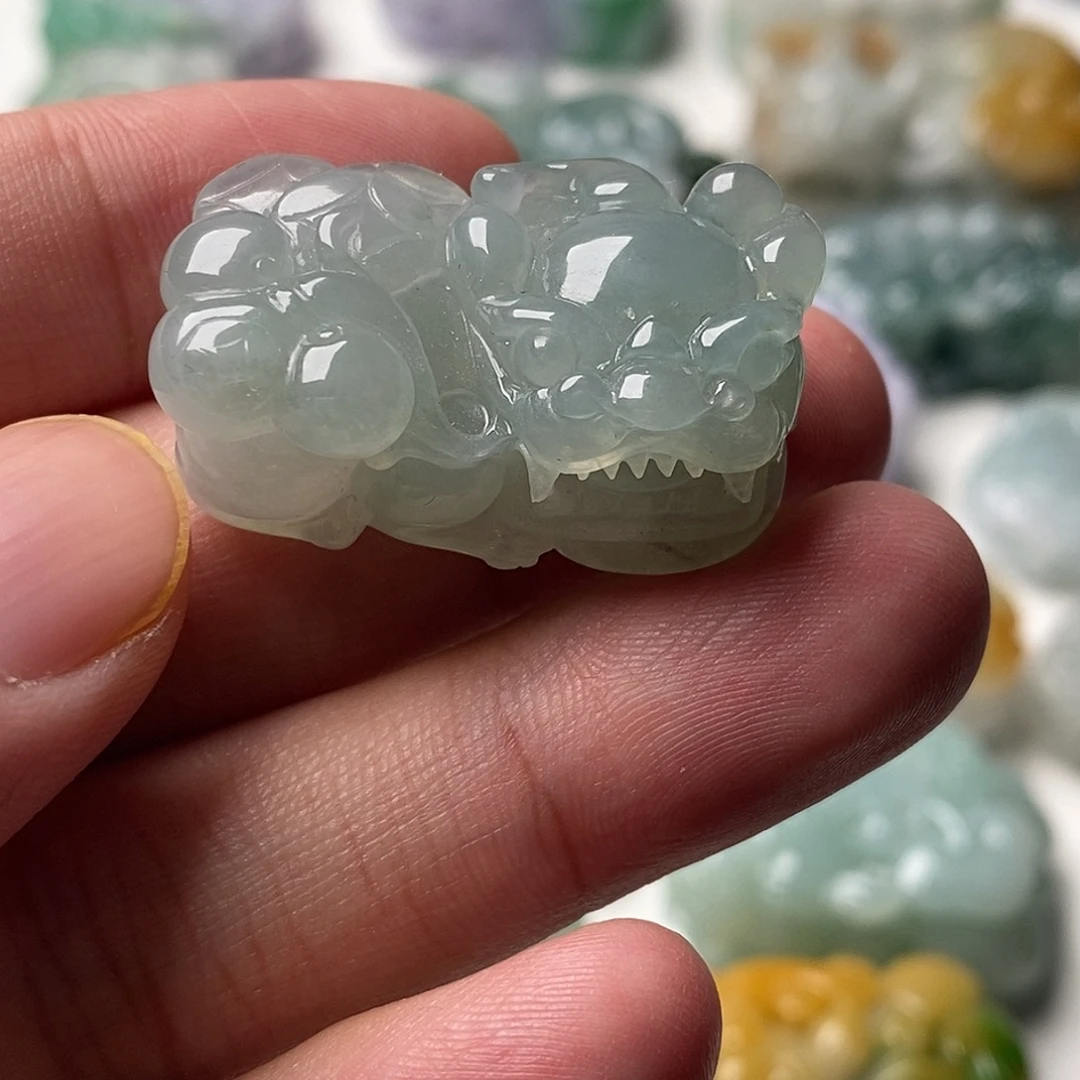 翡翠未镶嵌颈饰貔貅