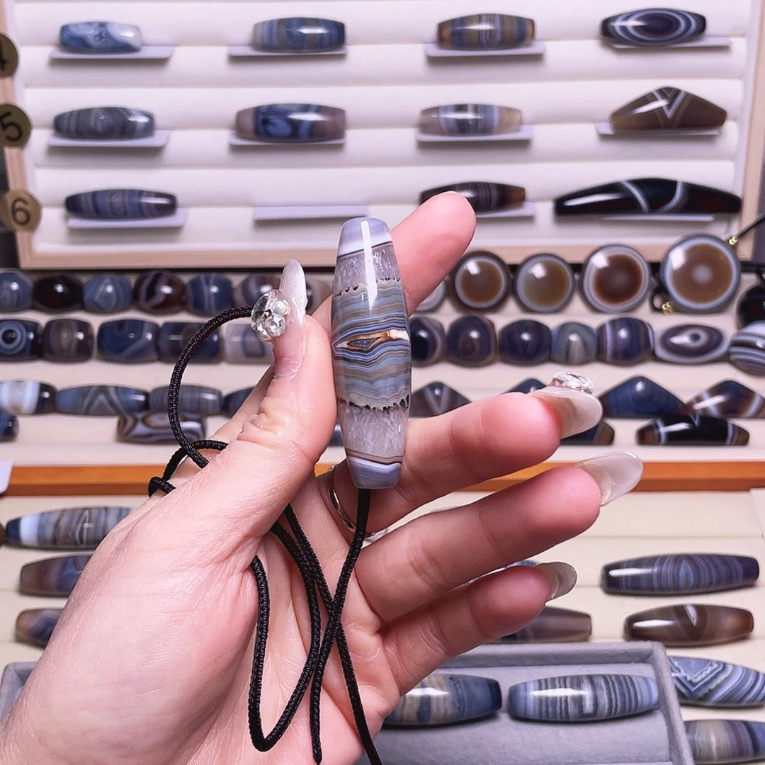 文***斌玛瑙/玉髓未镶嵌颈饰