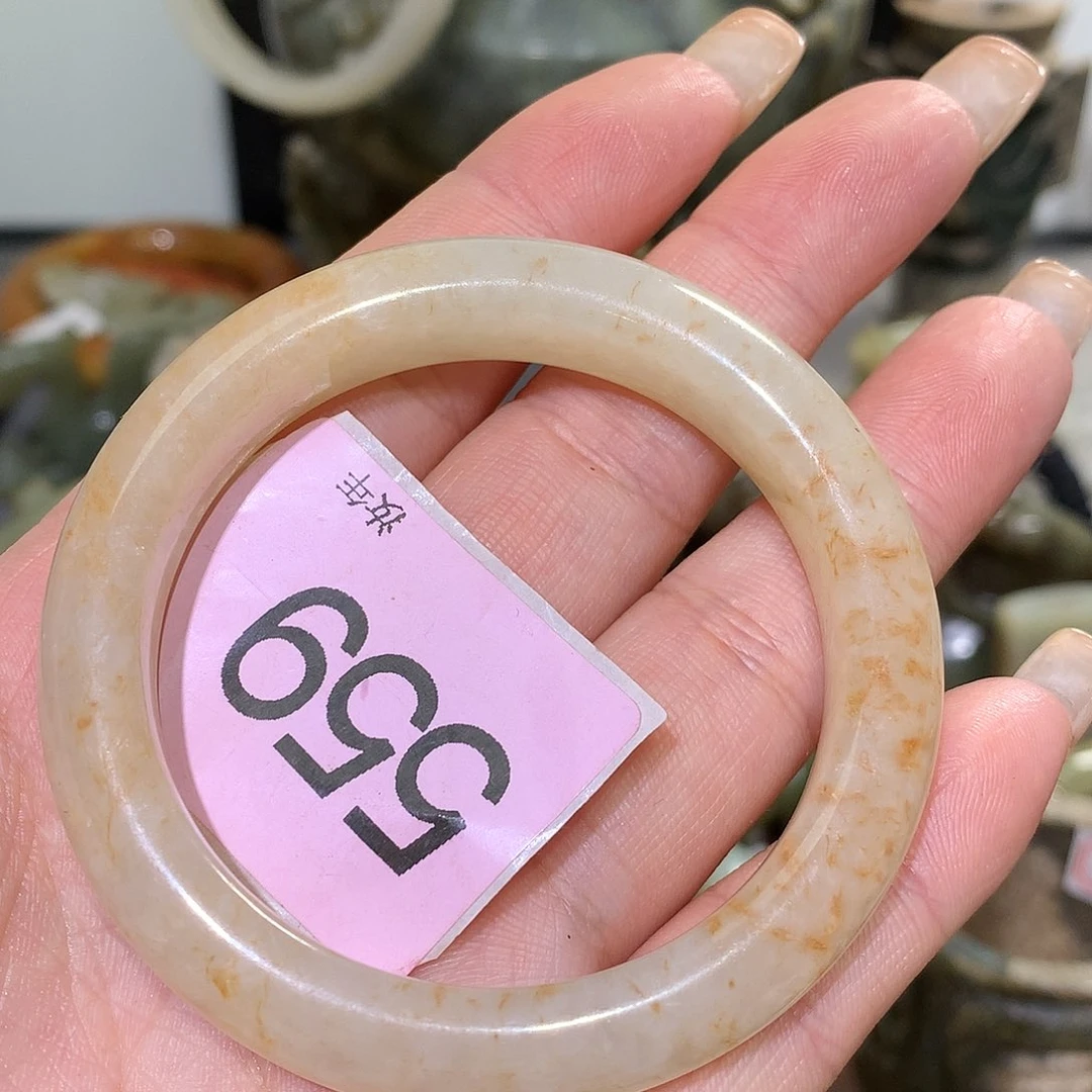 颈饰未镶嵌和田玉?**果