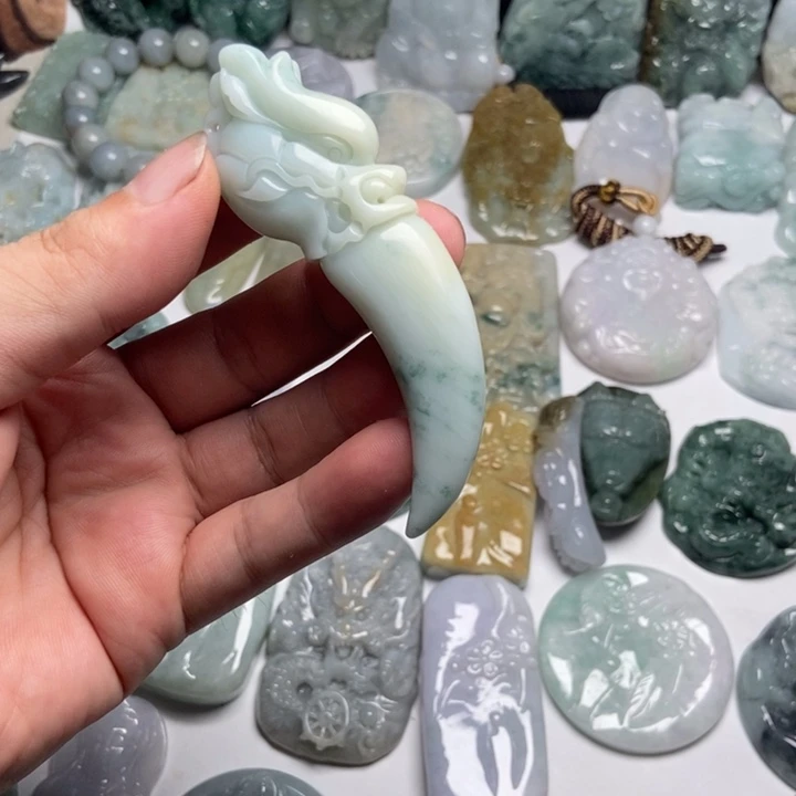 翡翠未镶嵌颈饰龙牙57
