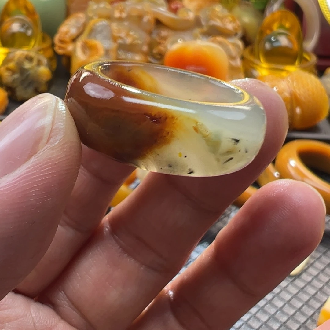 石英质玉未镶嵌颈饰