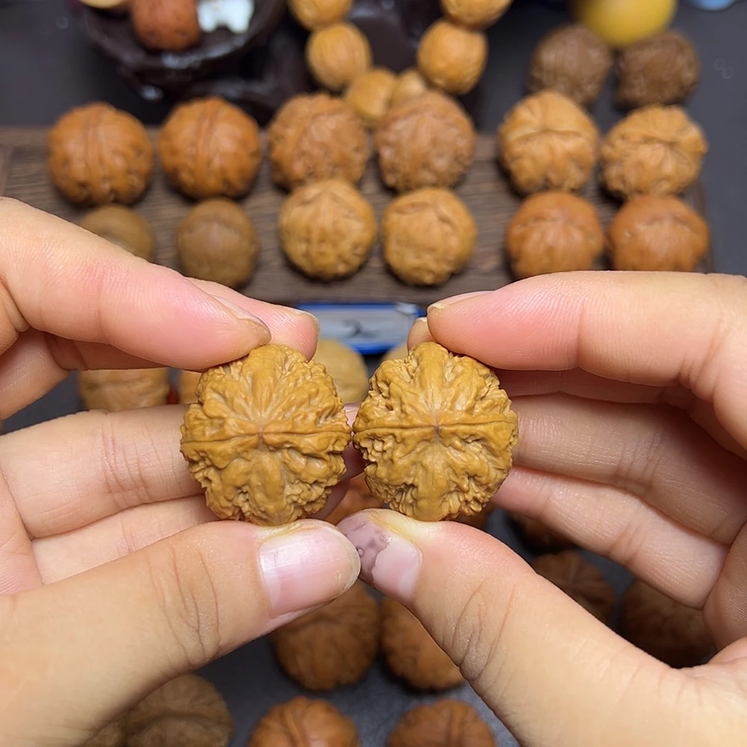 文玩核桃把件焖尖狮子头30