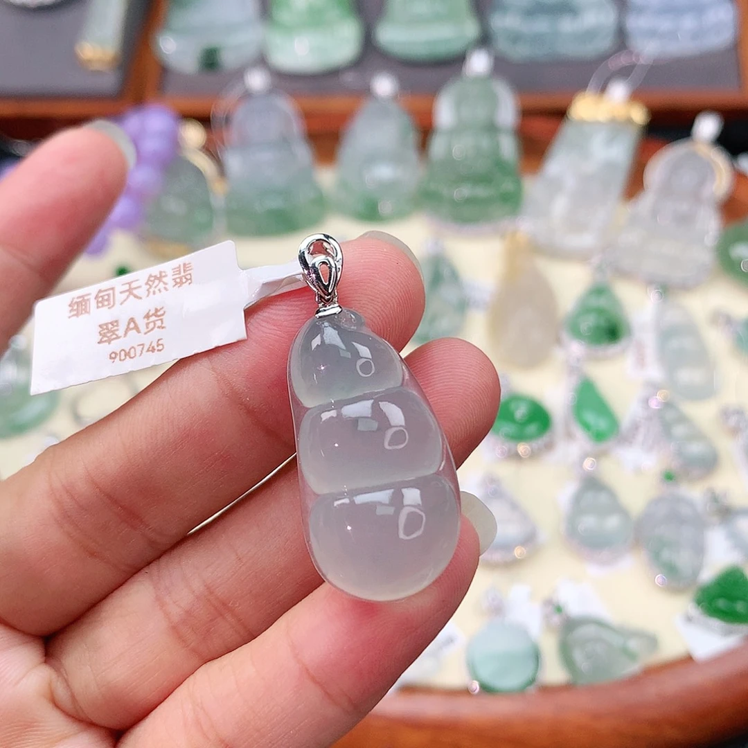 翡翠挂件18K金镶嵌福豆