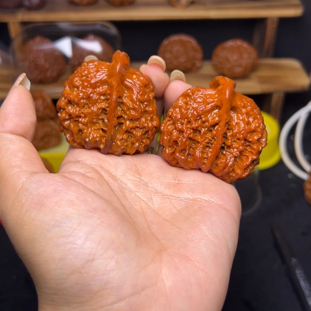 L***I把件桃核座山雕福利