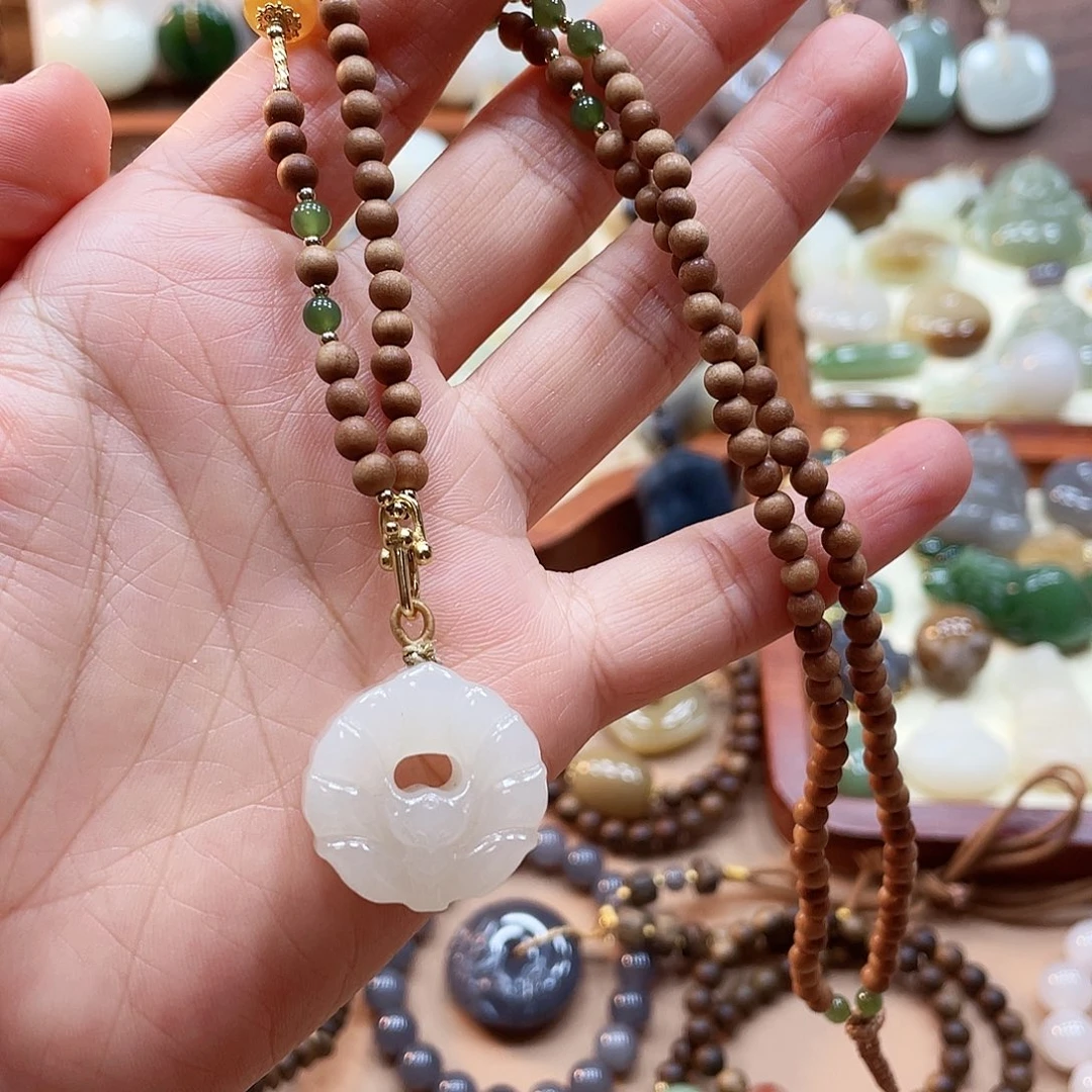 和田玉未镶嵌颈饰