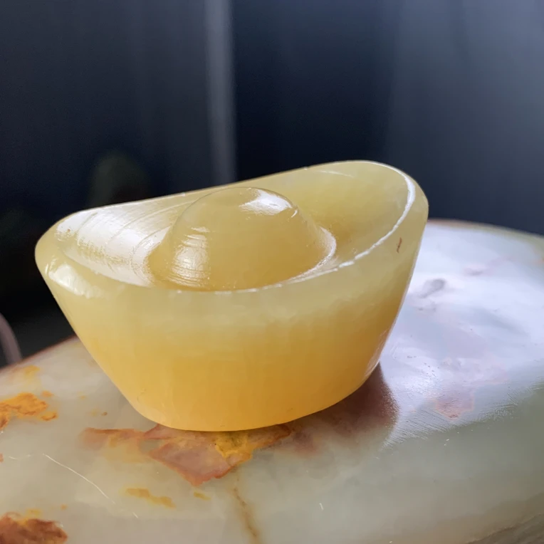 金色元宝摆件招财进宝