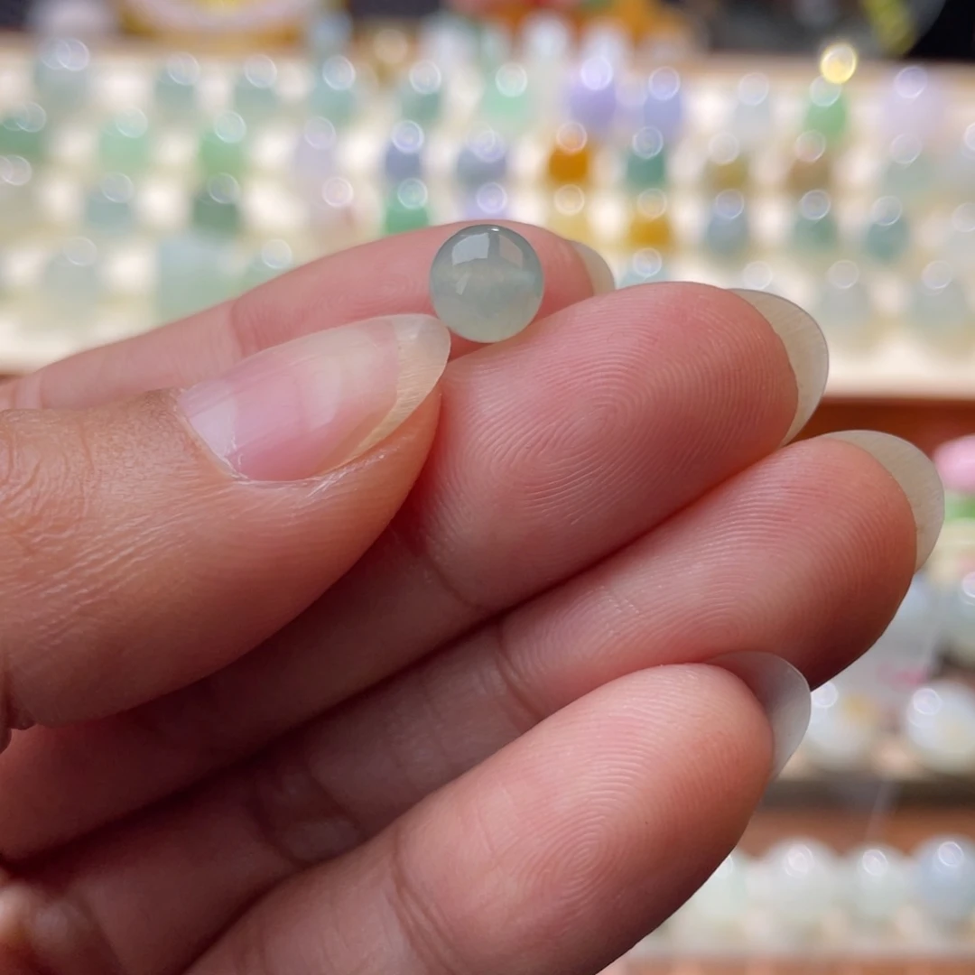 翡翠散珠牵****街淡绿冰圆珠6.9