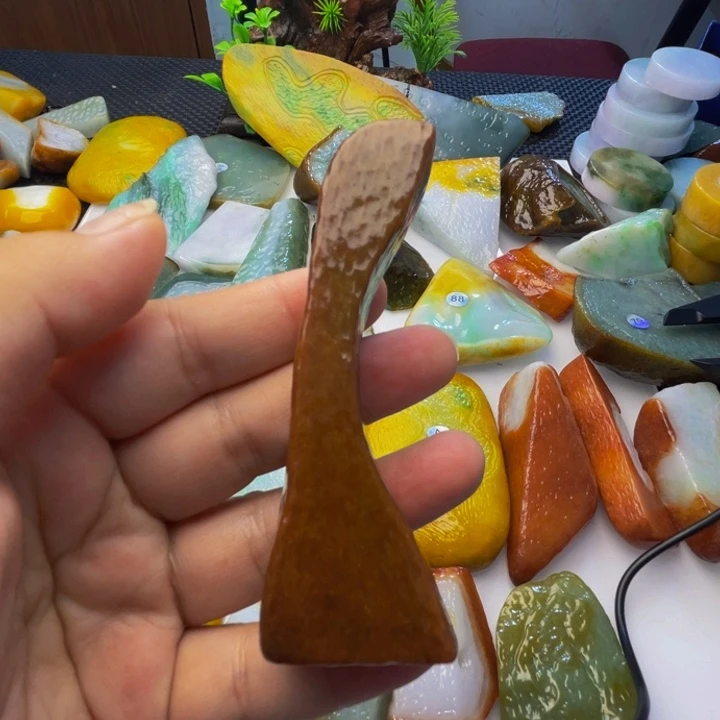 翡翠挂件未镶嵌翡翠