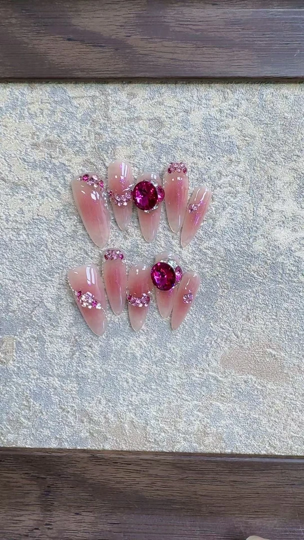 琉璃紫——施华洛世奇钻精致手工穿戴甲美甲