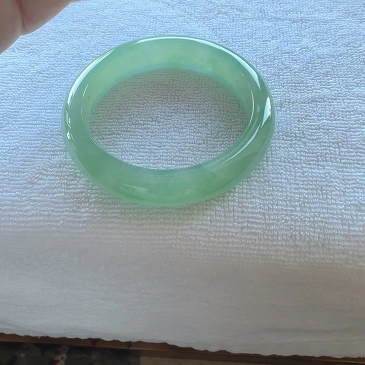 翡翠未镶嵌手镯冰绿晴