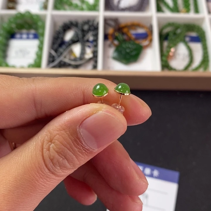 和田玉（碧玉）耳饰18K金镶嵌