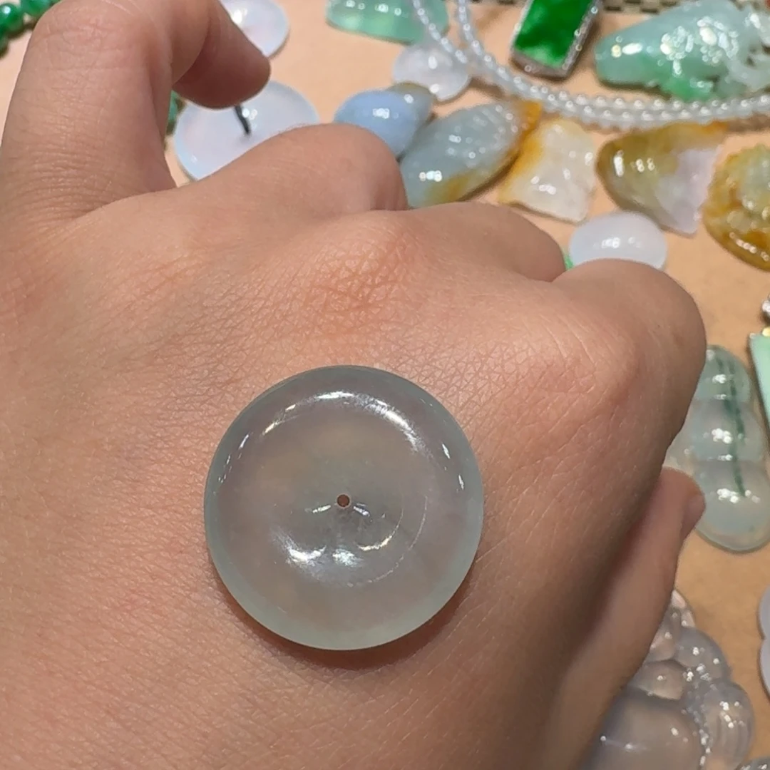 翡翠未镶嵌颈饰平安扣