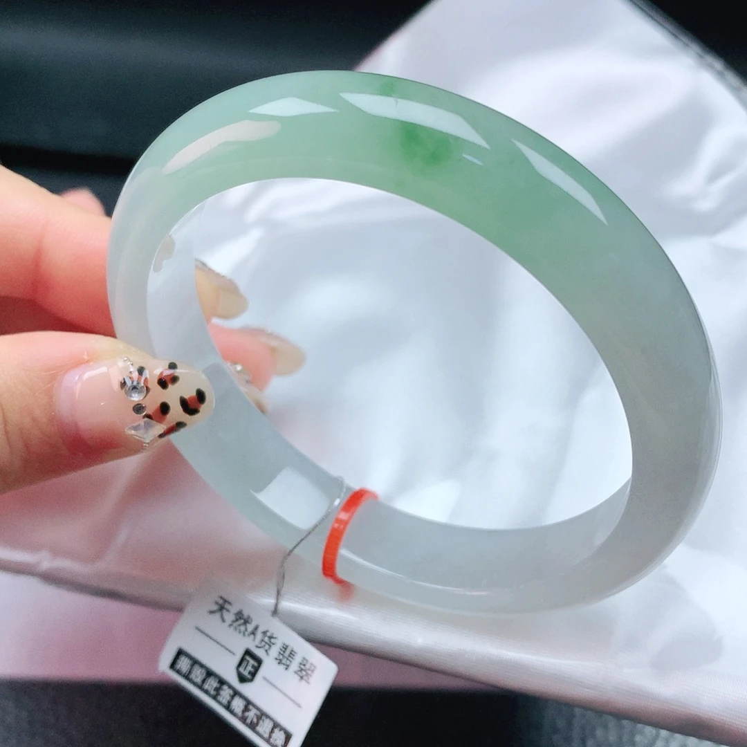 翡翠手镯未镶嵌59圈