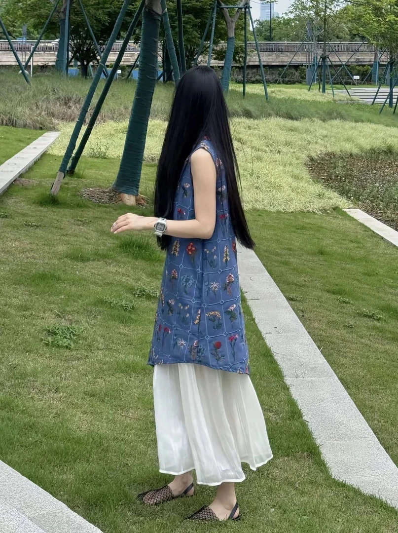 有去无回款-“我穿花裙 你带花” 度假风花朵刺绣无袖连衣裙