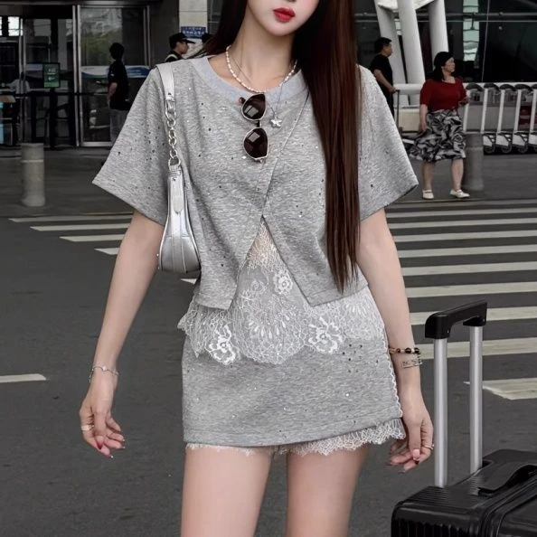 蕾丝拼接短袖T恤两面穿夏季新款休闲开叉短裤裙印花两件套装女