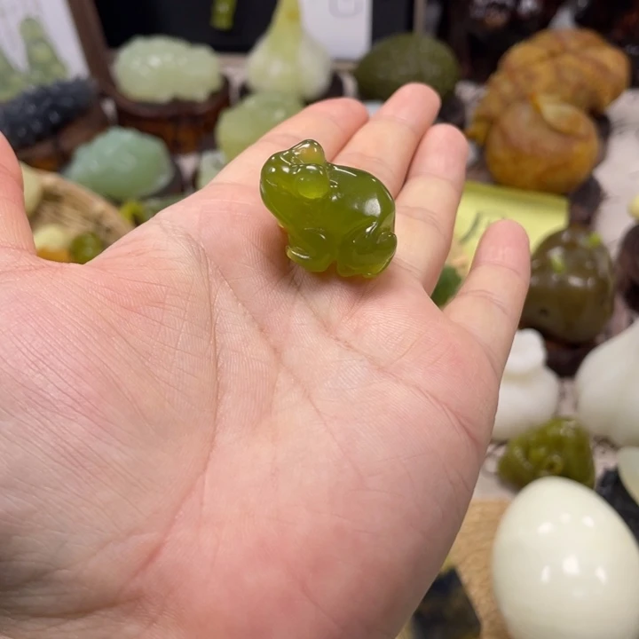 蛇纹石玉未镶嵌小摆件