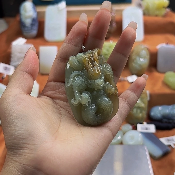 竹***秋和田玉未镶嵌颈饰