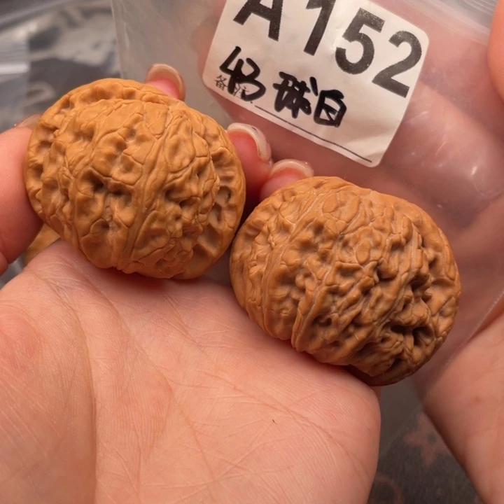 终****临43全品白狮子文玩核桃