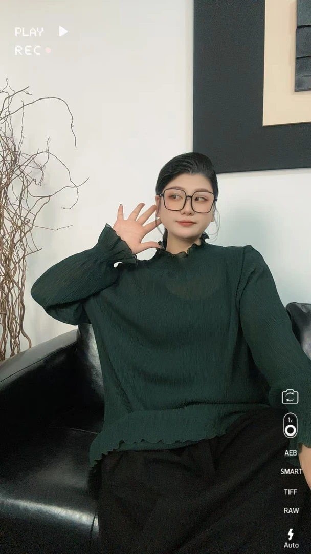 SHUANG洲：法式新款宽松压褶花边袖百搭长袖打底上衣