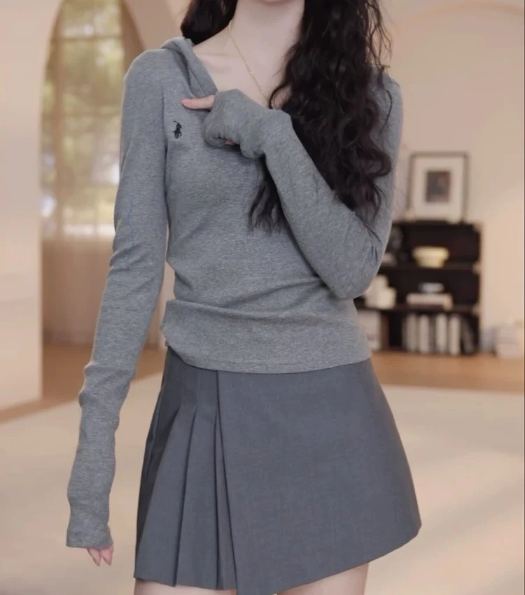 春季上新独特小众小马标连帽V领气质长袖修身显瘦百搭T恤上衣女