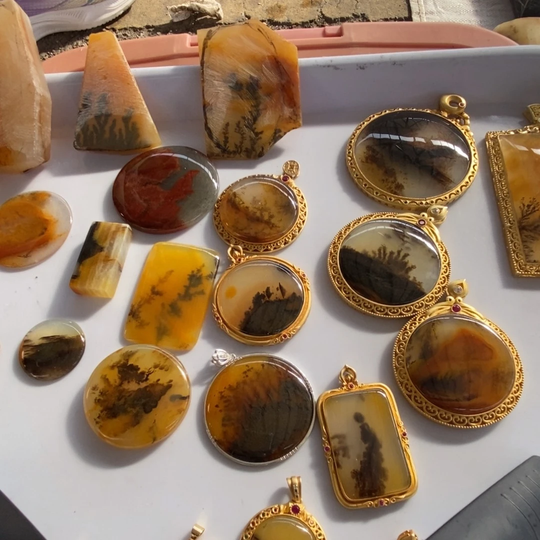 石英质玉（黄龙玉）合金颈饰