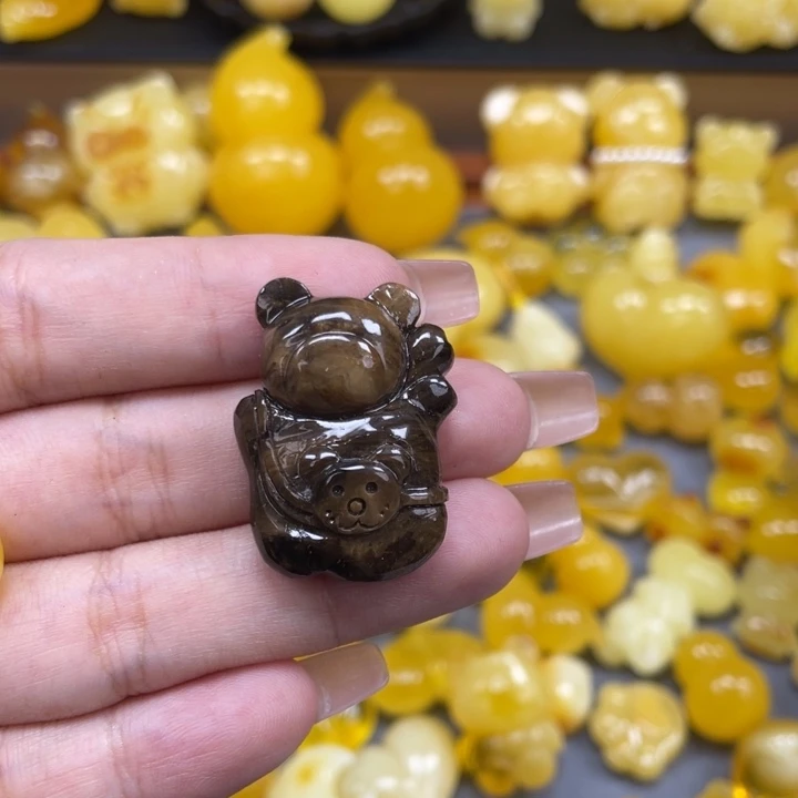 锌***琦琥珀未镶嵌珠宝奇石