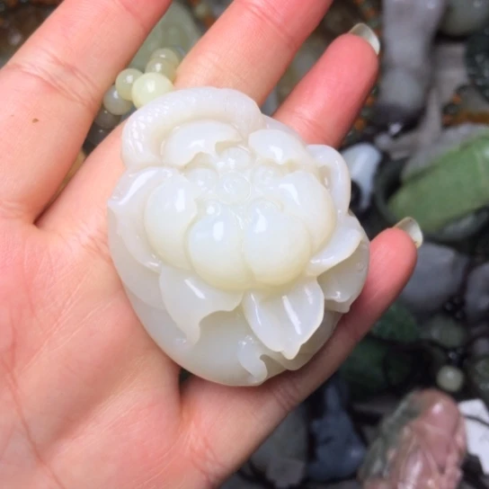 和田玉未镶嵌把件