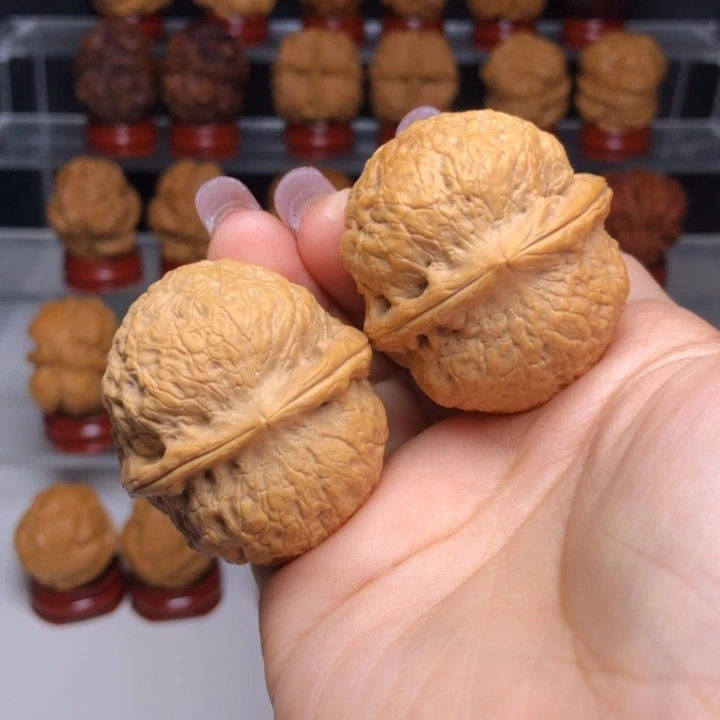 文玩核桃吊坠19团凤绣球