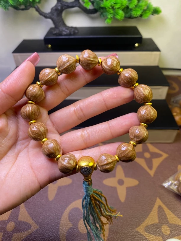 橄榄核铁核蜜桃1.5树王15颗