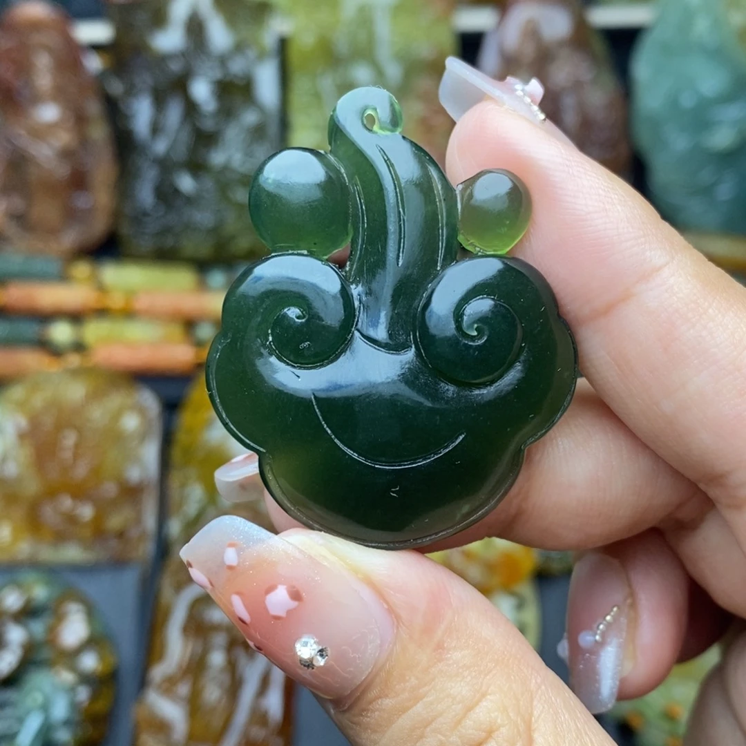 蛇纹石玉未镶嵌颈饰