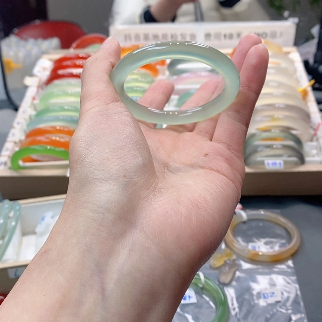 玛瑙/玉髓手镯未镶嵌B****欢