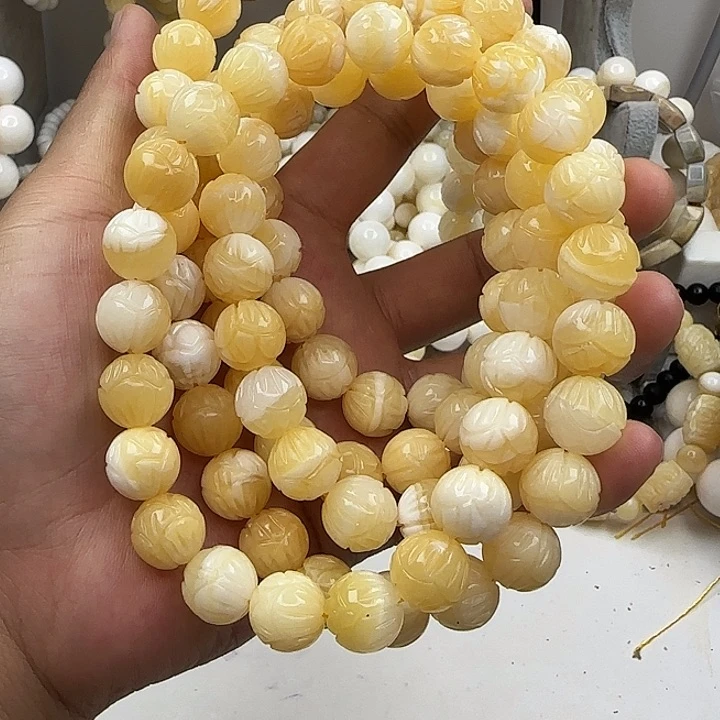 大果紫檀（缅甸花梨）瑕疵莲花1.2脖挂带盒子
