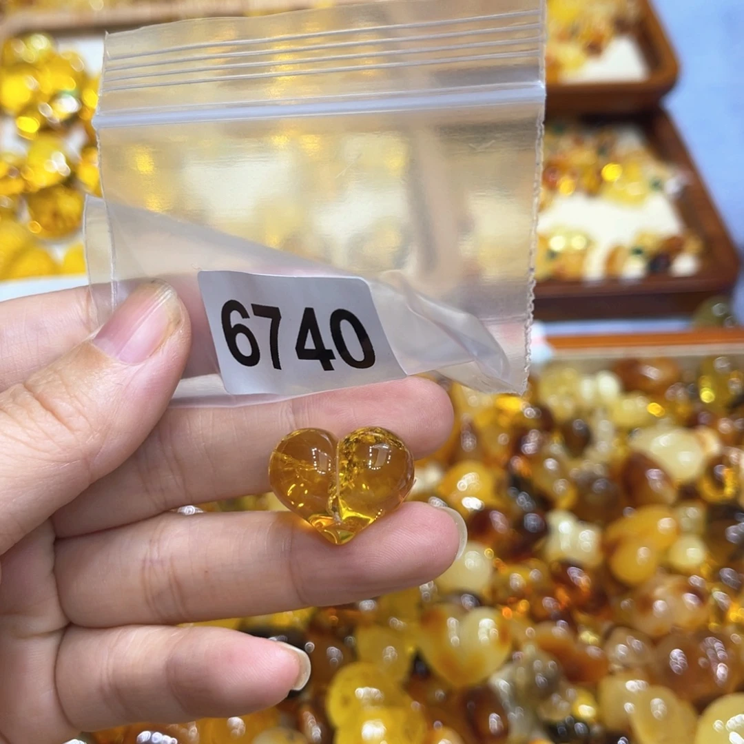 未镶嵌琥珀珠宝奇石