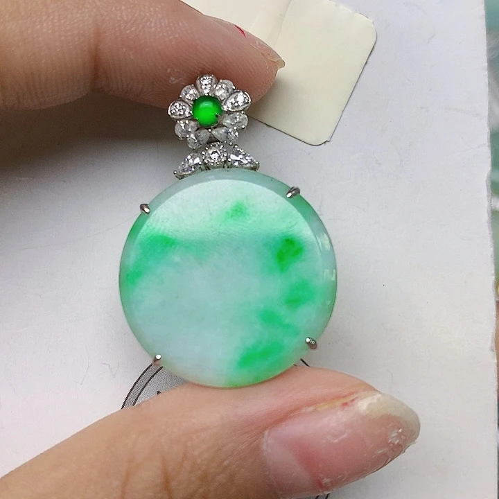 颈饰18K金镶嵌翡翠天然翡翠