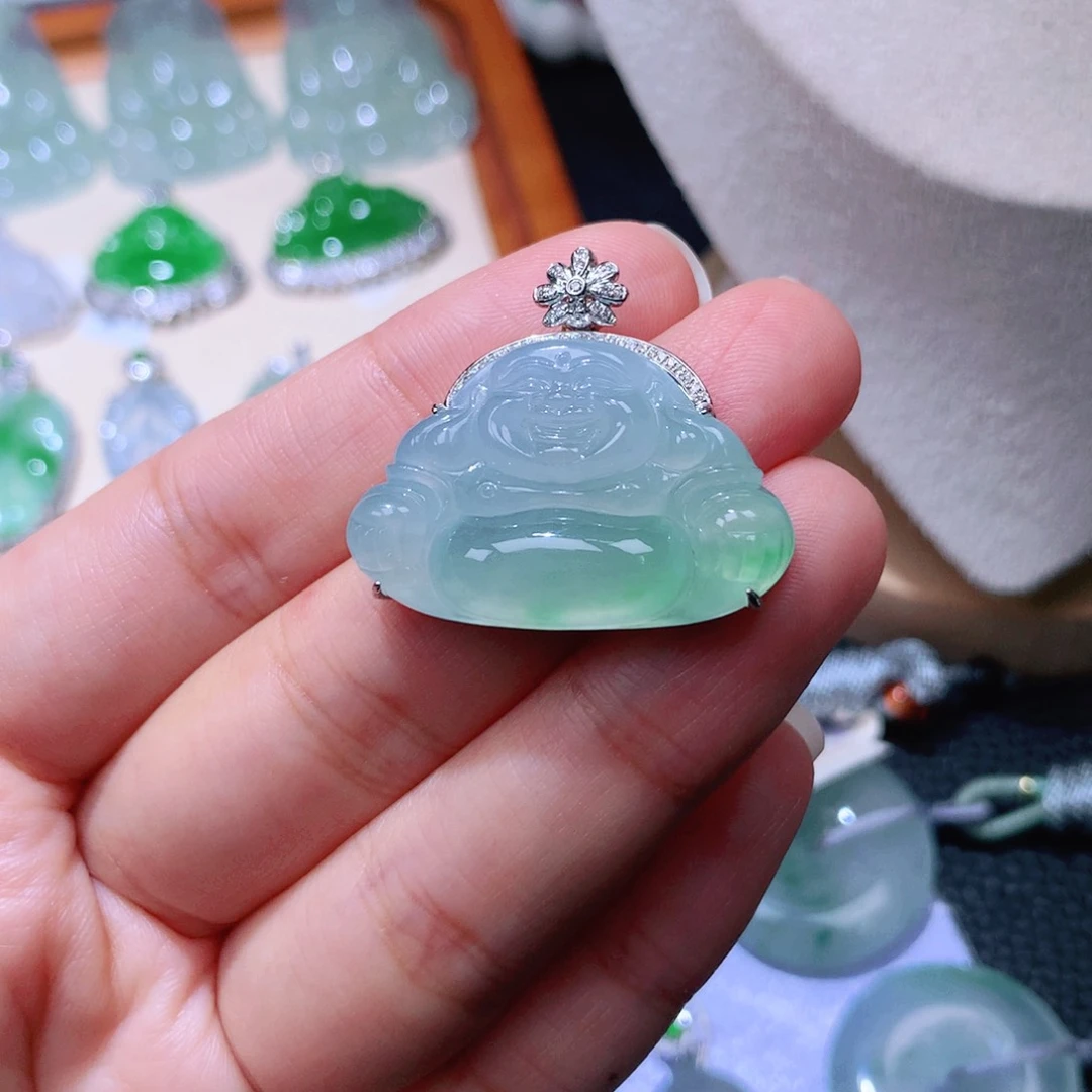 颈饰18K金镶嵌翡翠佛公