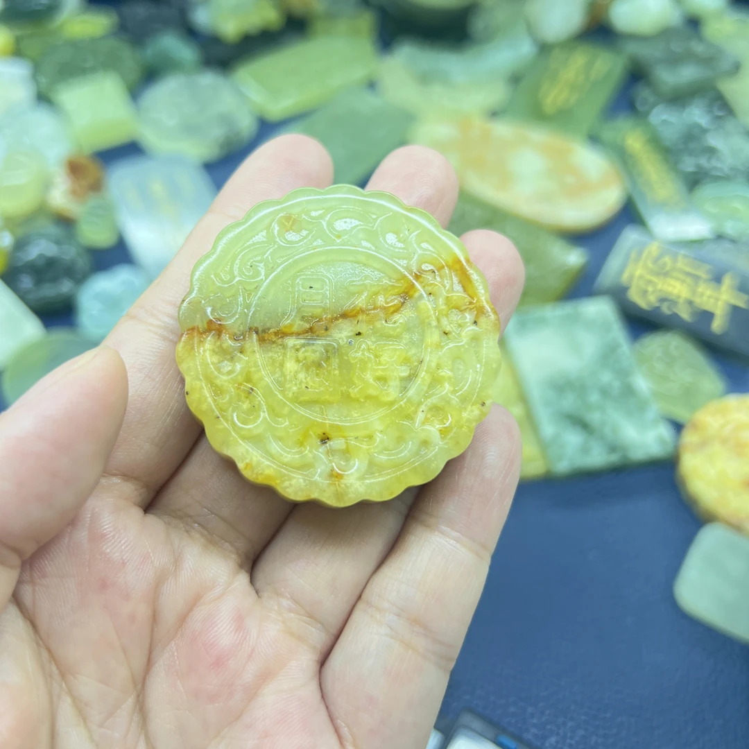 天然岫玉花料花好月圆月饼，摆件吊坠均可圆牌俏色圆形时尚