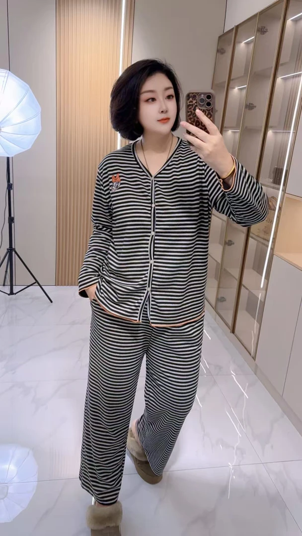 【聪姐推荐】25278新款时尚条纹磨毛家居服两件套（衣长70，胸围130）